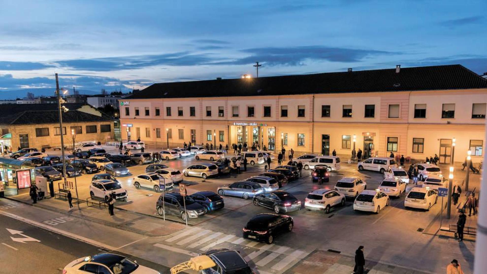 Taxi a estación de tren y autobús